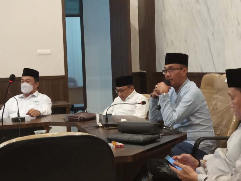 Keterangan: Koorbid Ekonomi PWNU Jatim, Matorurrozaq sedang Memberikan Paparan.