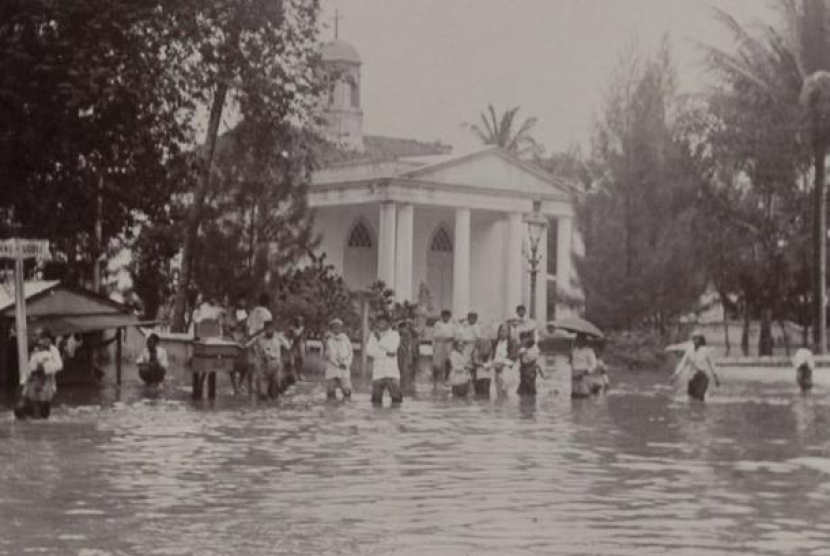 Banjir di Batavia. HUT ke-496 Jakarta, Jakarta Langganan Banjir Sejak Zaman Gubernur JP Coen. Foto: Universiteit Leiden 