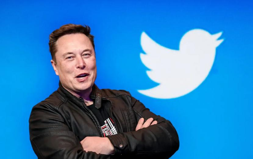 Elon Musk beli Twitter. 