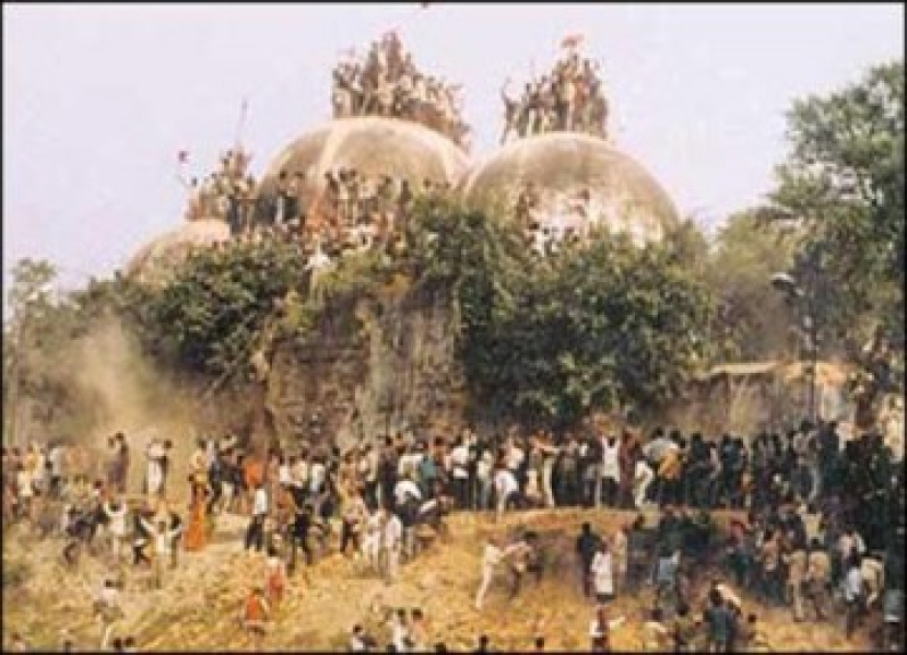 Reruntuhan masjid Babri yang dibangun pada abad ke-16. Masjid ini dibakar habis oleh ekstremis Hindu tahun 1992. (dok. VOA/Republika)