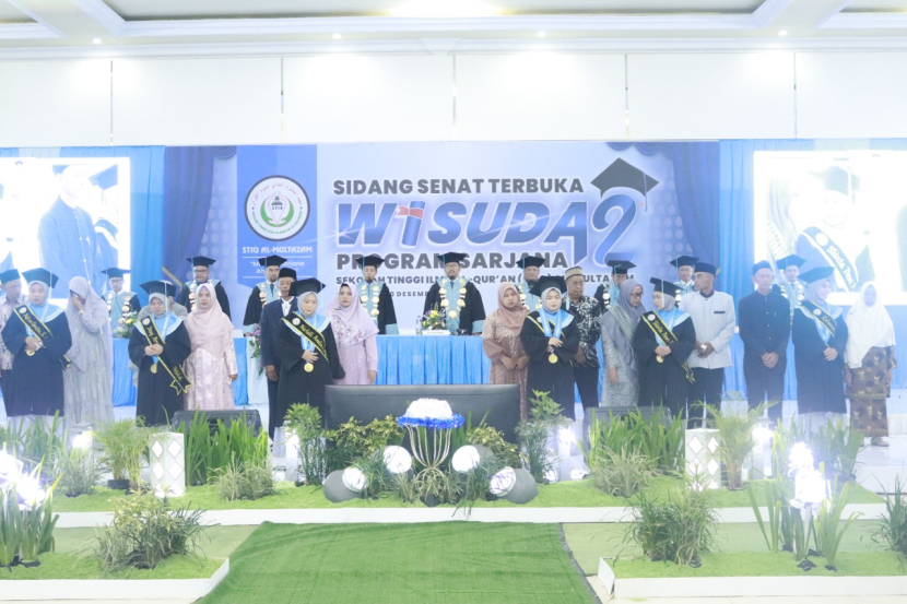 Wisuda STIQ Al Multazam Kuningan. (Istimewa)