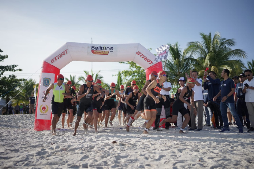 Suasana pelaksanaan Belitung Triathlon Challenge 2022, Ahad (1/10/2022). (Foto: Teratas.id)