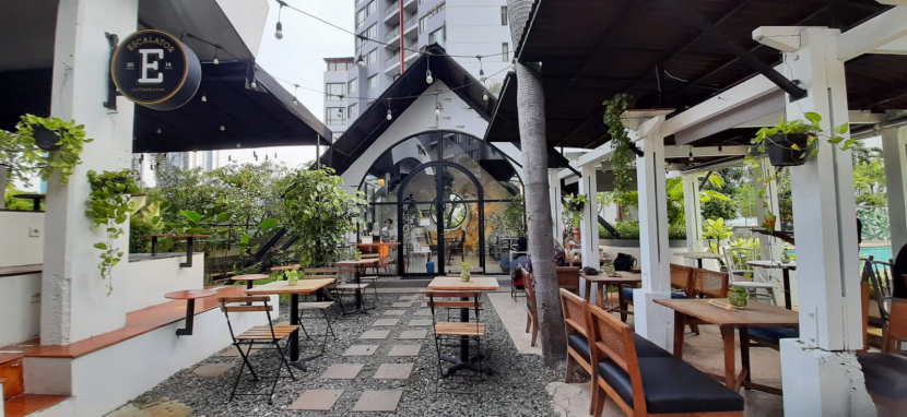 Katanya Coffee and Eatrery di Apartemen Taman Rasuna, Jakarta Selatan
