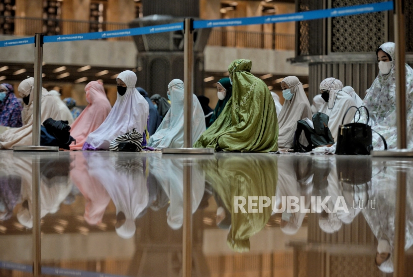 Sholat tarawih adalah salah satu ibadah yang dianjurkan Rasulullah dikerjakan selama Ramadhan.