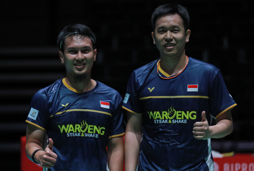 Pasangan ganda putra Indonesia, Hendra Setiawan/Mohammad Ahsan mengalahkan pasangan senior Korea, Kim Gi Jung/Kim Sa Rang di babak pertama Japan Open 2023.