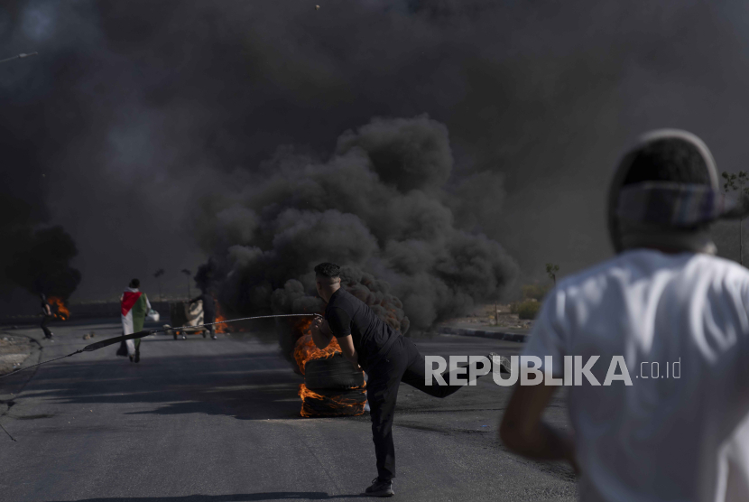 Hamas mengatakan kepada penduduk untuk tetap tinggal dan bersumpah untuk bertempur sampai titik darah penghabisan. (AP Photo/Nasser Nasser/Republika.co.id)