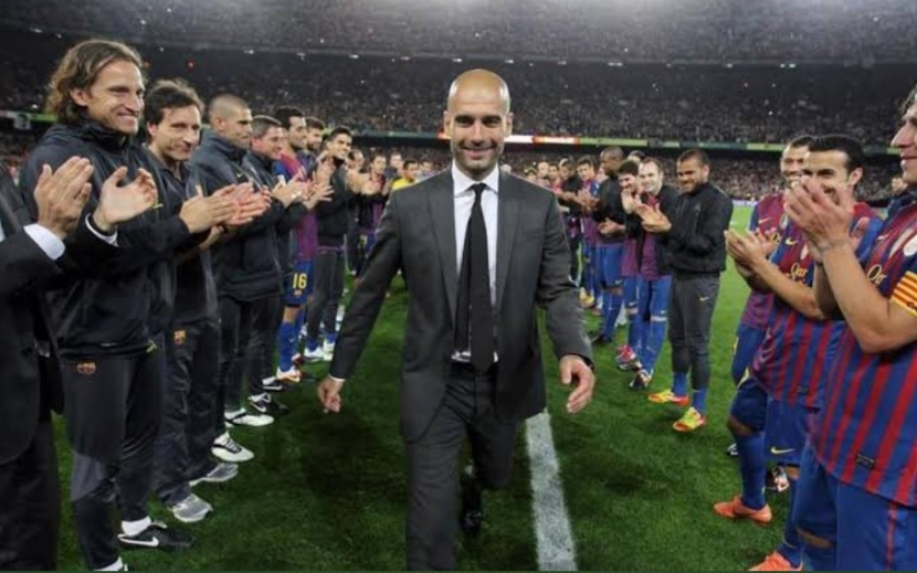 Pep Guardiola menikmati masa-masa bersama Barcelona. (Twitter/@BarcaUniversal)