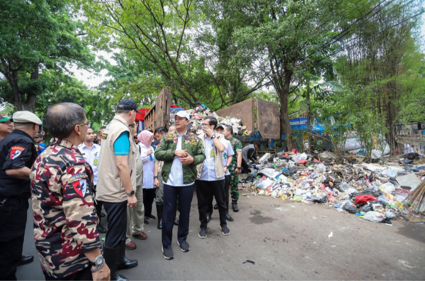 Tumpukan sampah di TPS Kota Bandung