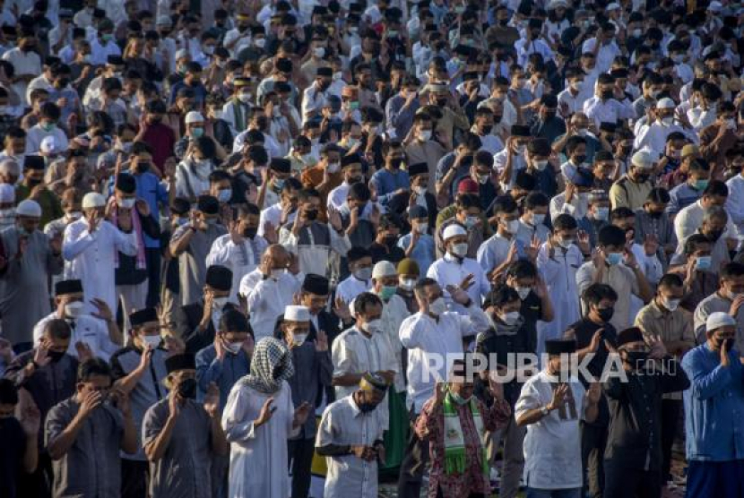 Ilustrasi Sholat Idul Fitri. Foto: Republika/Abdan Syakura