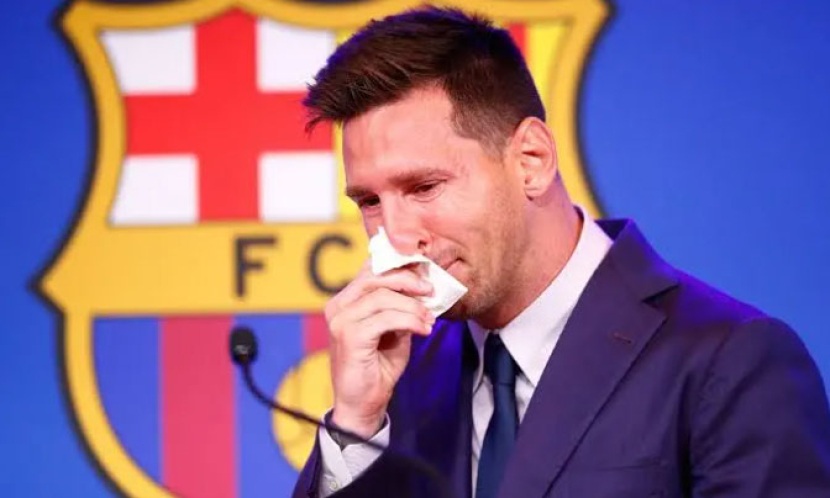 Lionel Messi akhirnya keluar dari Camp Nou di tengah ketegangan.