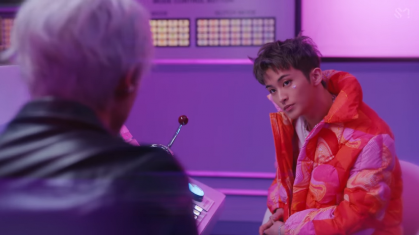 Personel NCT Dream, Mark tampil dalam video musik barunya yang berjudul 