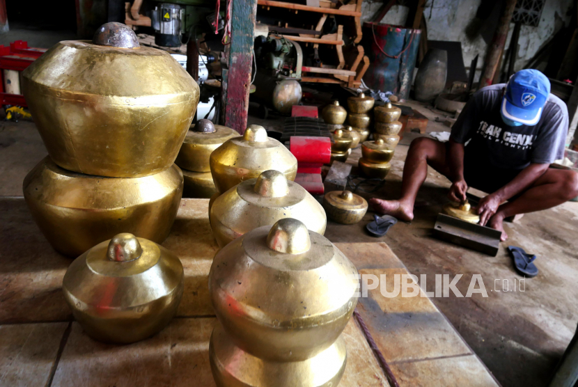 Kiai Chudlori mengatakan kalau gamelan sudah dibeli dan masyarakatnya rukun, nanti dengan sendirinya dana untuk masjid akan ada. Foto: Republika.