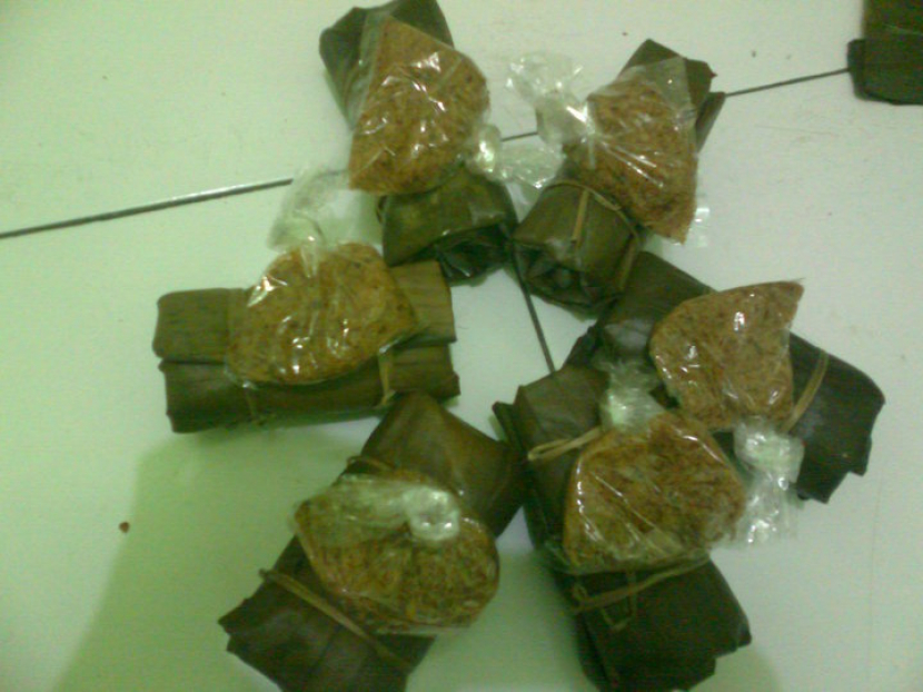 Nasi Gulung khas Pulau Bawean