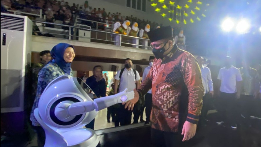 Menteri Agama (Menag) Yaqut Cholil Qoumas membuka Kompetisis Sains Madrasah (KSM) tingkat nasional di Padepokan Pencak Silat TMII DKI Jakarta, Senin (10/10/22).