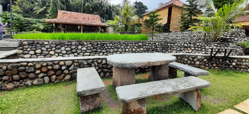 Bagian spot duduk Ngopi di Sawah, Gadog, Bogor