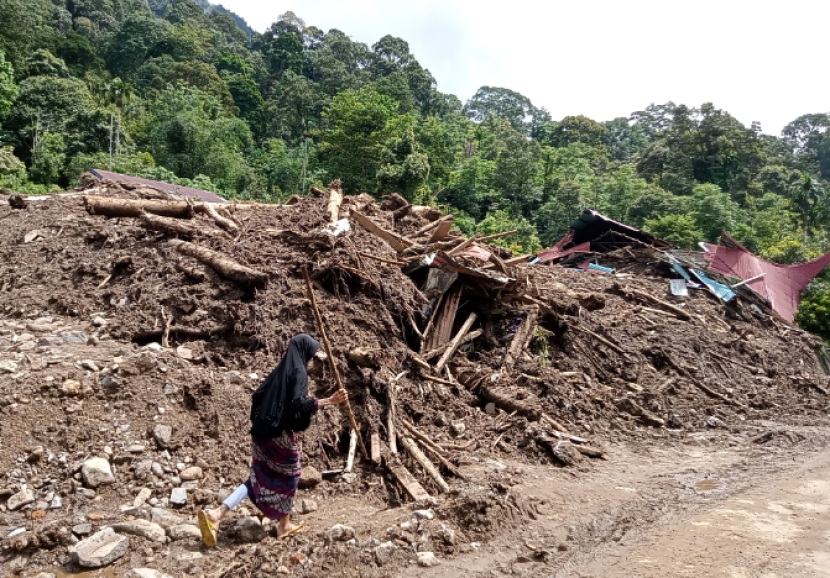 Rumah yang rusak akibat longsor di Nagari Tanjung Sani.