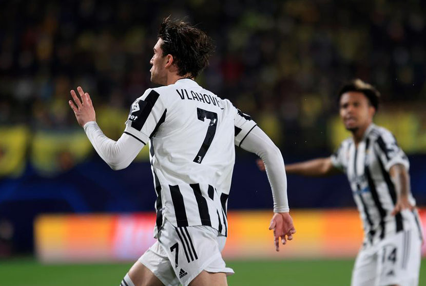 Dusan Vlahovic merayakan gol cepat saat laga Villarreal vs Juventus, Rabu (23/2/2022) dini hari WIB. 