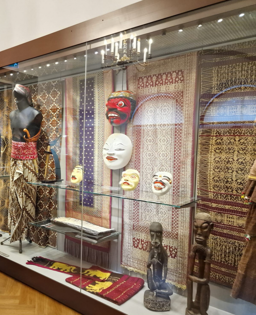 Sebagian koleksi benda seni Indonesia di Museum Seni Riga Bourse (Dok. KBRI Stockholm/Riga)