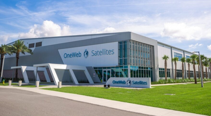 Sanksi Barat menimbulkan pertanyaan peluncuran dan produksi untuk konstelasi OneWeb yang tersisa. Gambar: Satelit Airbus OneWeb