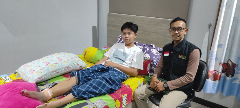 Laznas BMH memberikan bantuan untuk Adissa Daffa Luthfi, siswa penyintas musibah itu dari MTs Negeri 19 Jakarta, Jumat (7/10/2022).