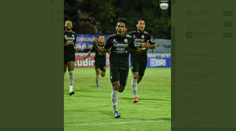 Persib Bandung tidak akan menyerah dalam mengejar Bali United di perebutan gelar juara Liga 1 Indonesia 2021/2022. (Twitter/@persib)