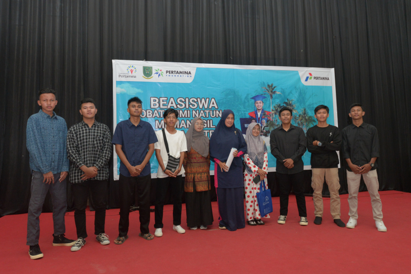 Pertamina Foundation sebagai perpanjangan tangan CSR PT Pertamina (Persero) bersama Universitas Pertamina membuka akses pendidikan bagi putra-putri Natuna lewat Beasiswa Sobat Bumi Natuna 2023. Universitas Pertamina Buka Beasiswa S1 untuk Putra-Putri Natuna, Cek Link Pendaftaran di Sini. Foto: Pertamina Foundation