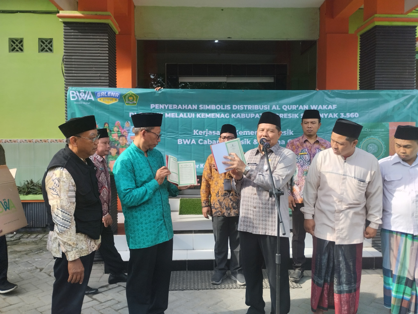 Badan Wakaf Alquran (BWA) mendistribusikan 3.560f mushaf Alquran untuk masjid-masjid di Kabupaten Gresik, Jawa Timur (Jatim). (Dok. Matapantura.republika.co.id)