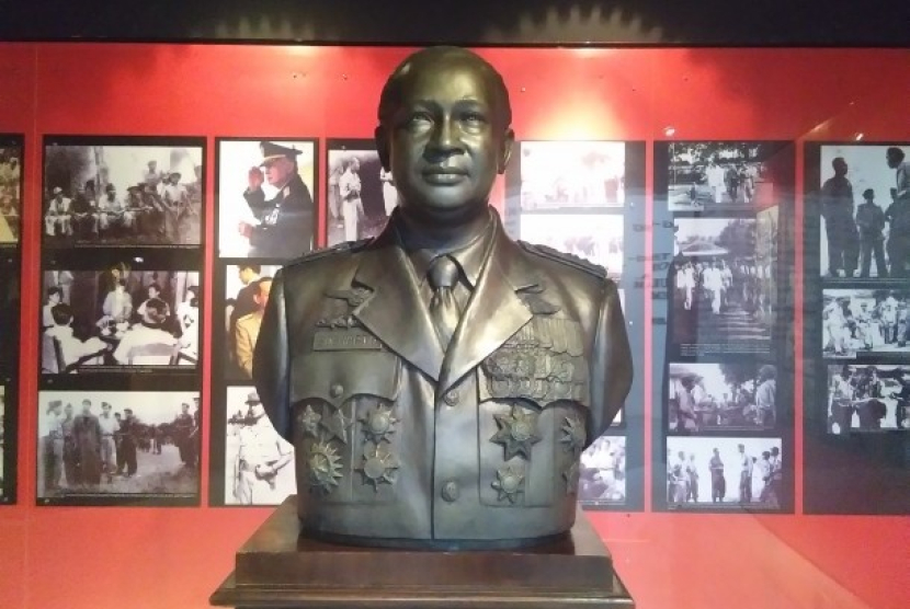 Patung Jenderal Soeharto di Museum Satria Mandala. Foto: Republika/MGROL 99