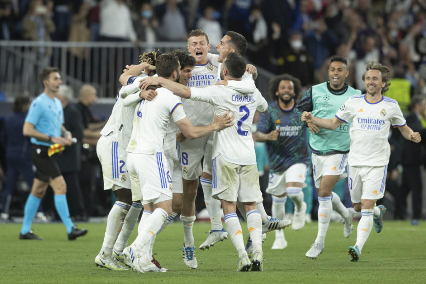 Pemain Real Madrid merayakan kemenangan melawan Manchester City dan lolos ke final LIga Champions 2021/2022. (EPA-EFE)