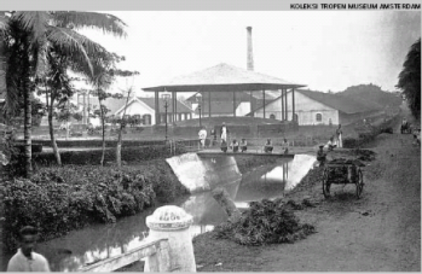 Gas masuk ke Batavia. Pemerintah Hindia Belanda memanfaatkan energi gas sebagai penerangan sejak 1872. Foto: Tropem Museum Amsterdam.