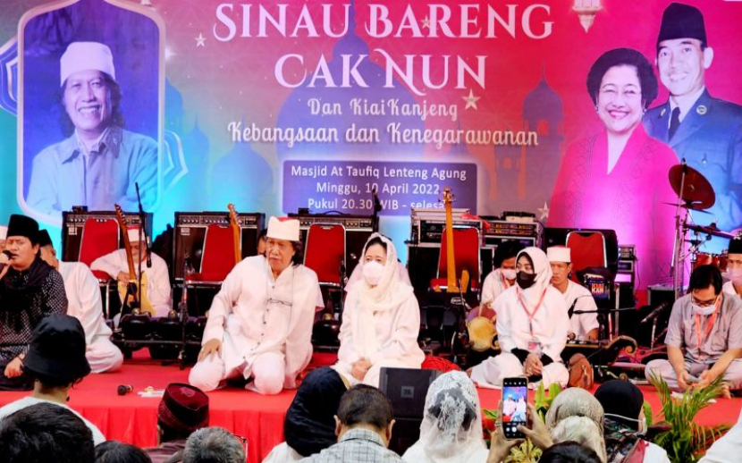 Sinau Bareng Cak Nun. Budayawan Muhammad Ainun Nadjib alias Cak Nun mengisi ceramah di markas PDIP, Jakarta, Ahad (10/4/2022). Foto: Tangkapan Layar.