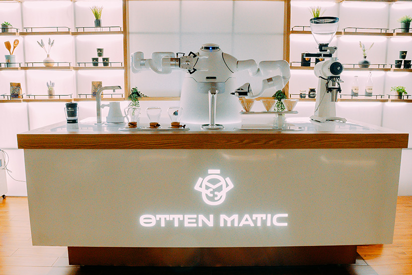 Otten Matic, robot barista peracik kopi. 