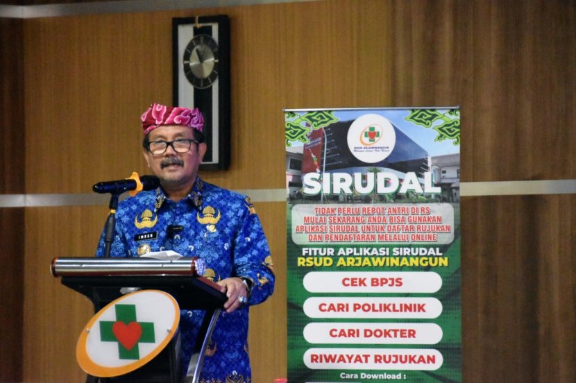 Bupati Cirebon, Imron, meluncurkan aplikasi Sirudal RSUD Arjawinangun. (Diskominfo Kabupaten Cirebon)