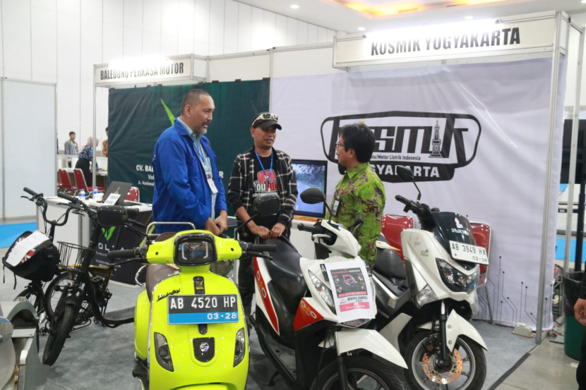 Electric Vehicle Standar Expo (EVSE) diadakan di Jogja Expo Center, Yogyakarta, Selasa (12/7/2023). Kendaraan listrik perlu memenuhi SNI (foto: humas bsn).