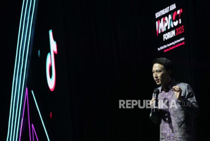CEO TikTok, Shou Zi Chew berbicara di forum TikTok Southeast Asia Impact forum 2023 di Jakarta, pada Kamis, 15 Juni 2023.  