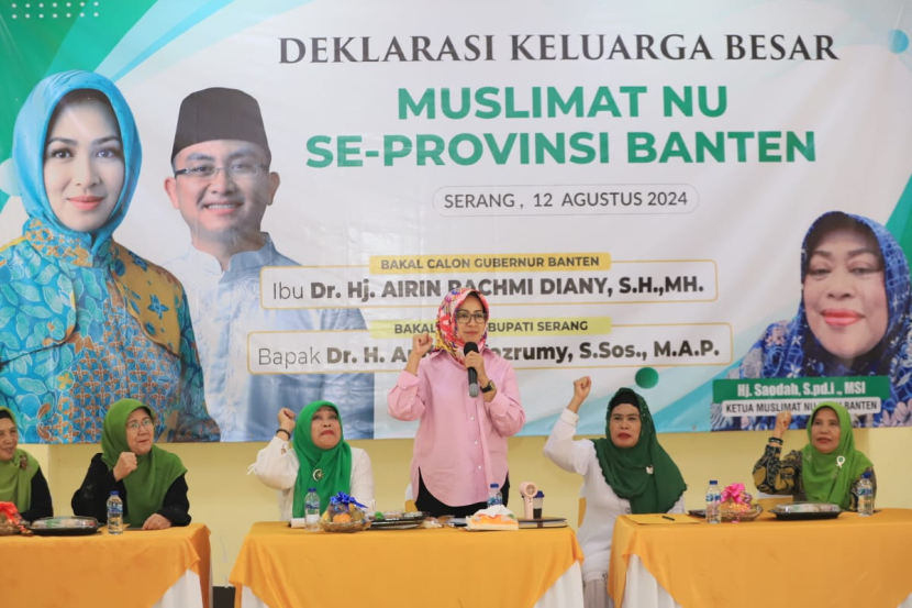 Airin, calon gubernur Banten, memberikan sambutan pada acara Deklarasi Keluarga Besar Muslimat NU se-Banten.