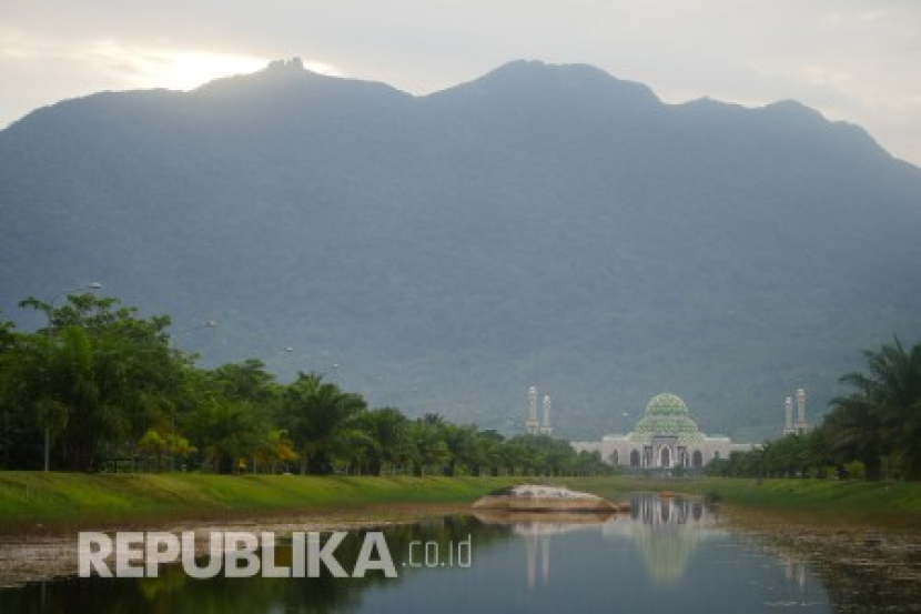 Gunung Ranai. Air terjun yang berada di punggung Gunung Ranai adalah sebuah permata tersembunyi. Foto: Republika