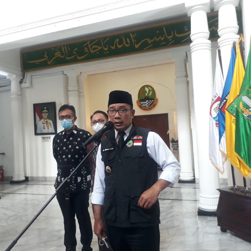 Gubernur Jabar Ridwan Kamil saat dimintai komentarnya tentang Persib di Gedung Sate