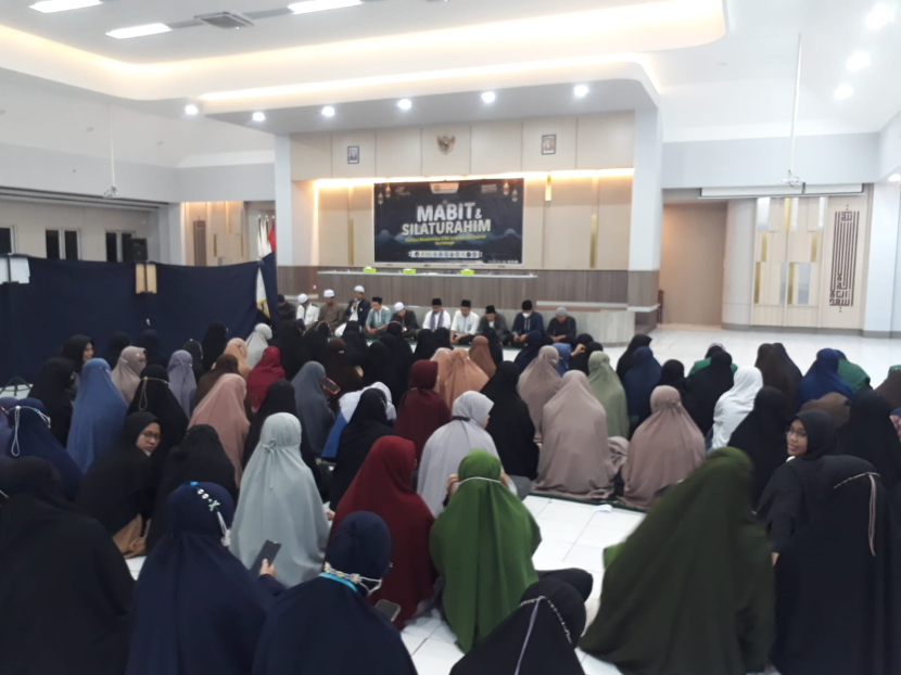 Sekolah Tinggi Agama Islam Luqman Al-Hakim (STAIL) Surabaya menggelar acara mabit dan silaturahim untuk mahasiswa kelas Reguler/non-asrama, Sabtu (19/11/2022). (Foto: Dok STAIL)