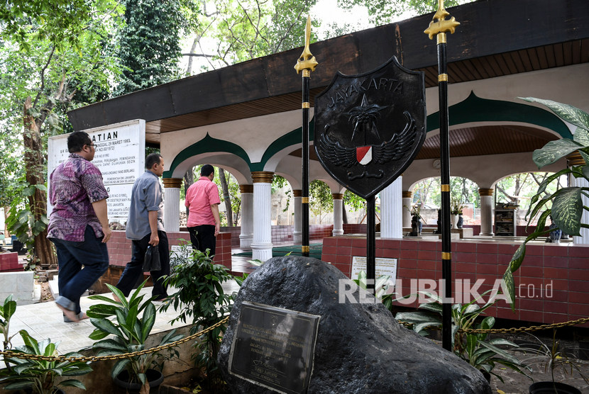 Makam Pangeran Jayakarta. Selama ratusan tahun keberadaan makam Pangeran Jayakarta di Jatinegara Kaum disembunyikan anak keturunannya. Foto: Republika.