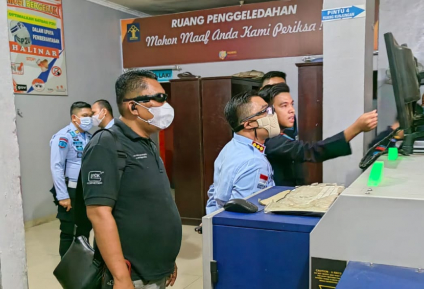 Razia yang digelar petugas di Lapas Narkotika Kelas IIB Banyuasin dan Lapas Kelas IIB Martapura, Provinsi Sumatra Selatan.