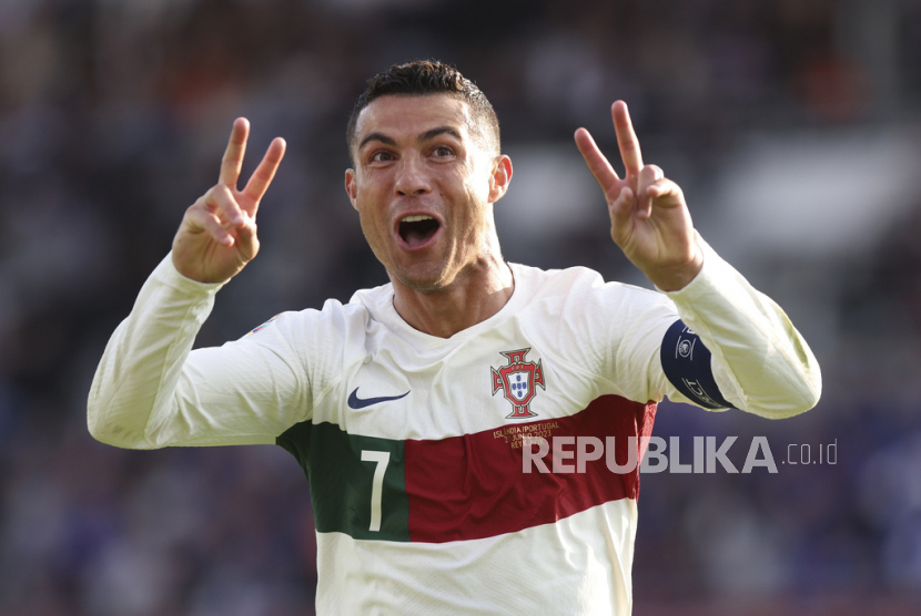 Kapten Tim Nasional Portugal, Cristiano Ronaldo. Foto: AP Photo/Arni Torfason