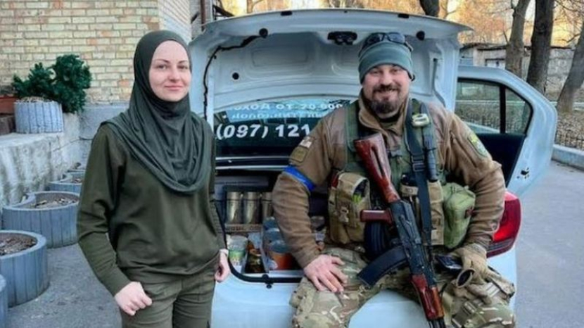 Muslim Ukraina, Viktoria Nesterenko, berpose di tengah kecamuk perang.