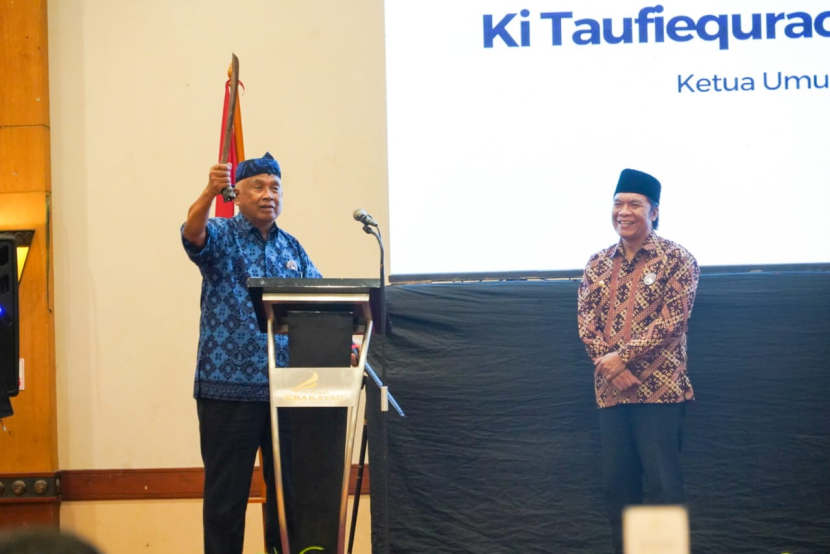 Ketua Umum Perkumpulan Urang Banten (PUB) Taufiequrachman Ruki dan Pj Gubernur Banten Al Muktabar menghadiri acara halal bihalal PUB di The Royal Krakatau, Cilegon, Sabtu (3/6/2023). Taufiequrachman Ruki Minta Ulama Pemimpin Geger Cilegon Dijadikan Pahlawan Nasional. Foto: Diskominfo Kota Cilegon