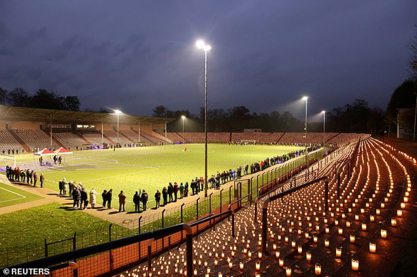 Aksi lilin di final Piala Dunia 2022 di Qatar. (FotoL Dauy Mail).