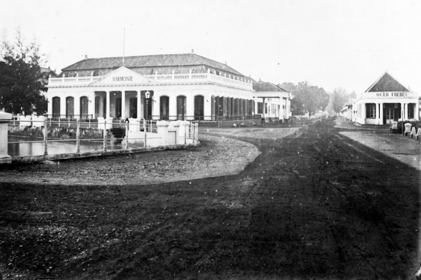 Jalan Harmoni. Deretan gedung di Jalan Harmoni menjadi pusat warga Eropa berpesta. Foto: IST