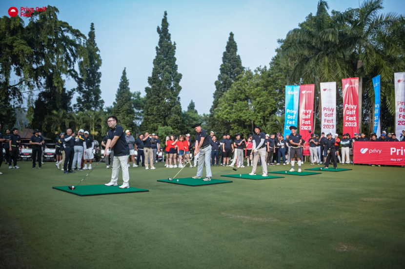 Perusahaan tanda tangan digital Privy sukses menggelar perhelatan Privy Golf Festival (PGF) 2023 di lapangan golf Gunung Geulis Country Club, Bogor, Jawa Barat, Sabtu (27/5/2023). Kegiatan golf tersebut diikuti para pemangku kepentingan digital, regulator serta bisnis partner dari Privy. (foto: privy)
