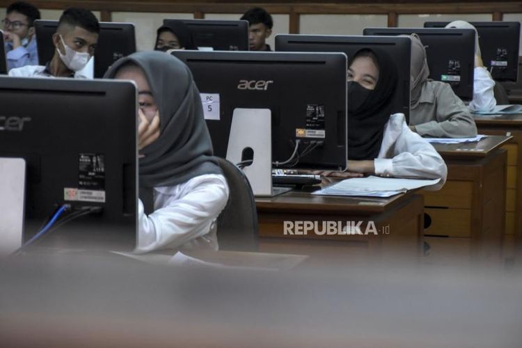 Peserta harus mengikuti aturan dalam UTBK-SNBT 2023. Foto : republika