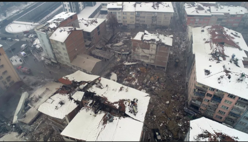 Gambar udara dari puing-puing bangunan yang runtuh setelah gempa berkekuatan 7,7 skala Richter melanda Malatya, Turki pada 6 Februari 2023. Gambar: Sercan Kucuksahin/Anadolu Agency