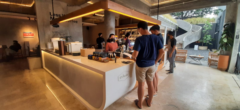  Kafe Work Coffee Jakarta yang tidak menyediakan tempat makan minum plastik.